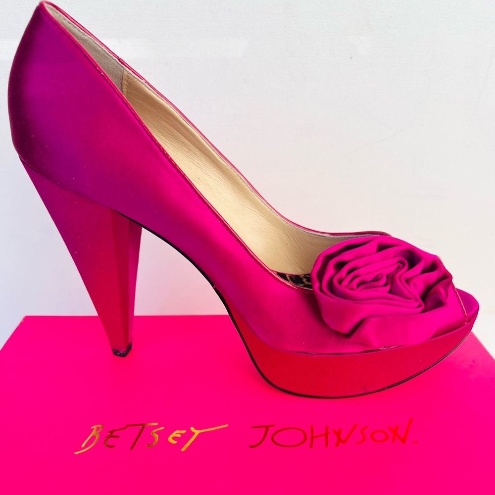 Betsey Johnson Kalen Fussat Pink Peel Toe Platform Heels - NEW